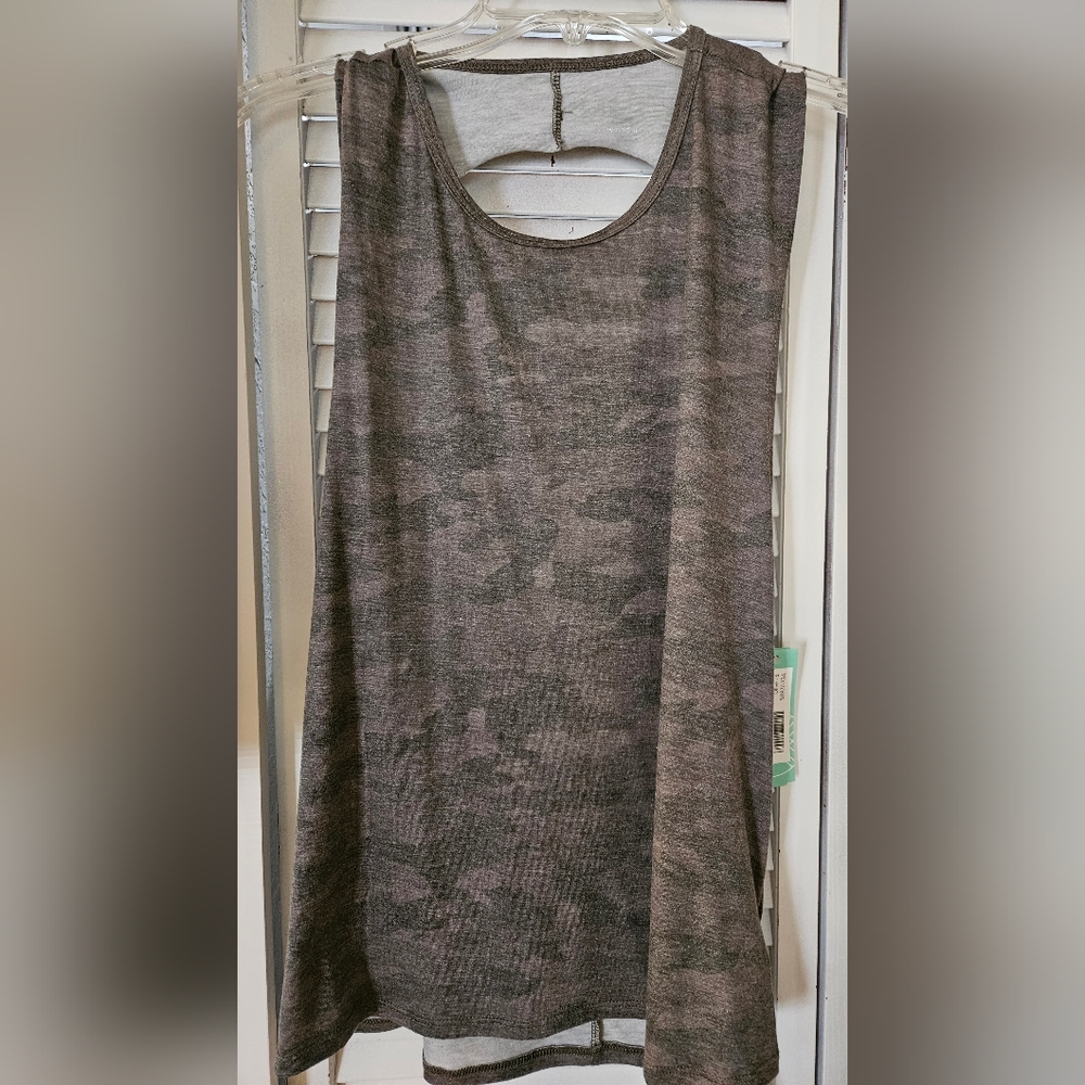 Onzie Jereza Twist Back Knit Top